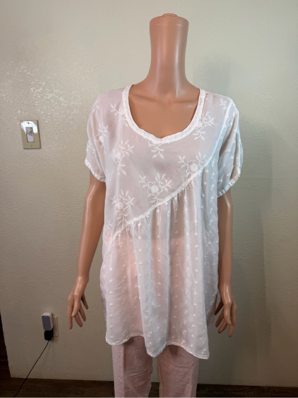Johnny Was Women’s White Embroidered Eyelet Boho Short Sleeve Blouse Size Small - Picture 7 of 13